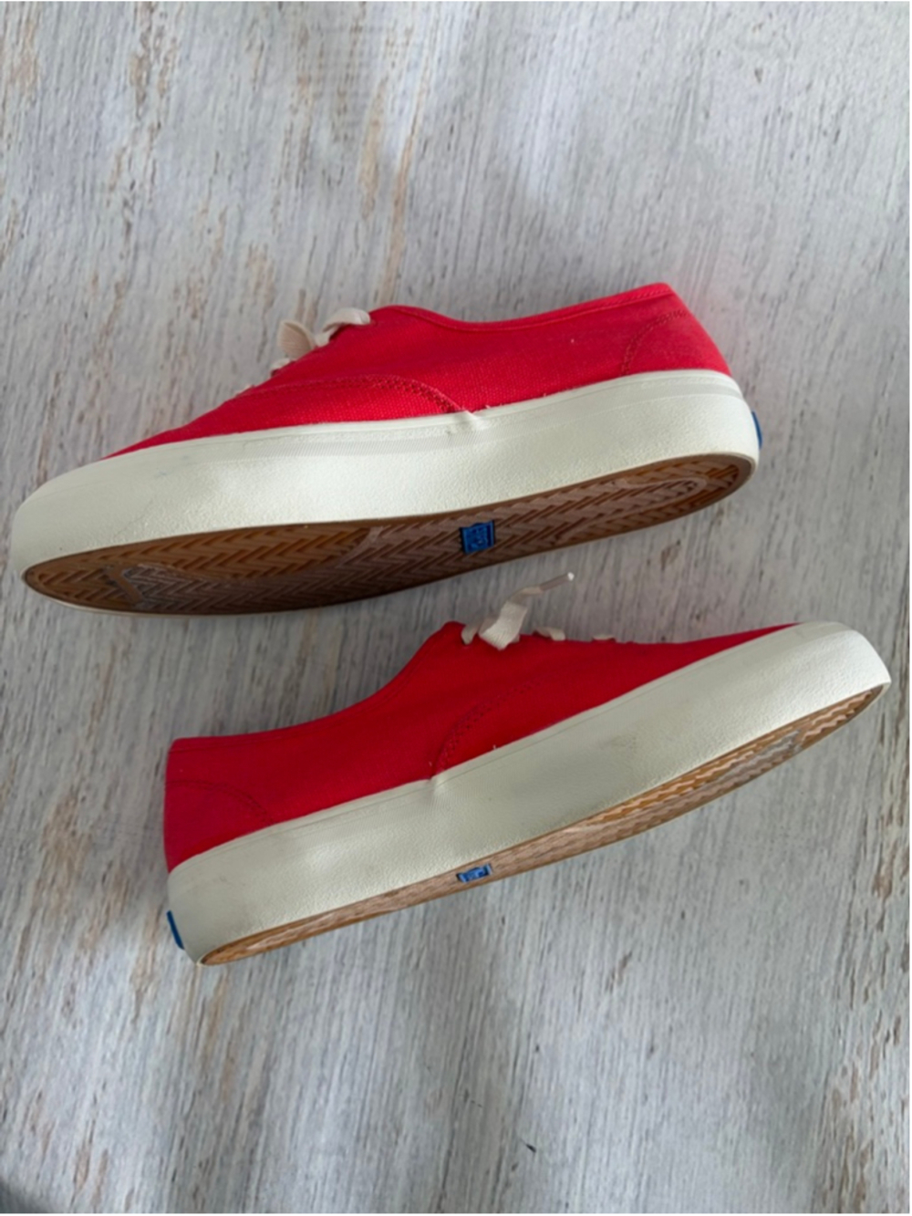 Women's Keds Coral Red Canvas Sneakers Size 6.5 with White Laces - Picture 3 of 9
